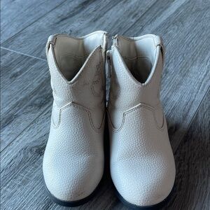 Cat & Jack Kids Cream Textured Boots